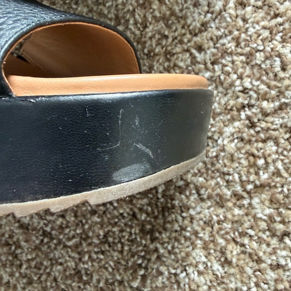 Vionic sandals - image 3